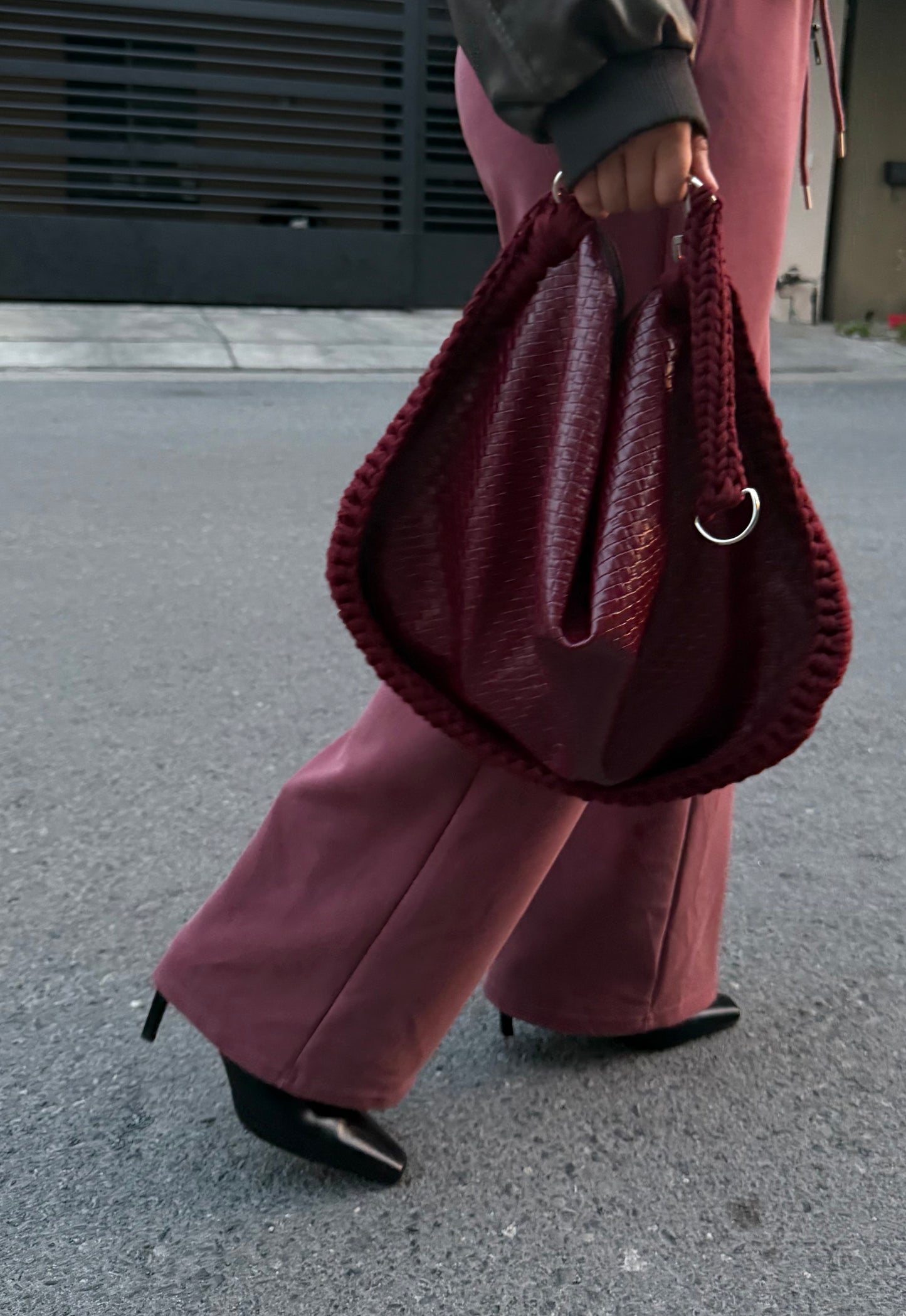 Yun en Tono Burgundy